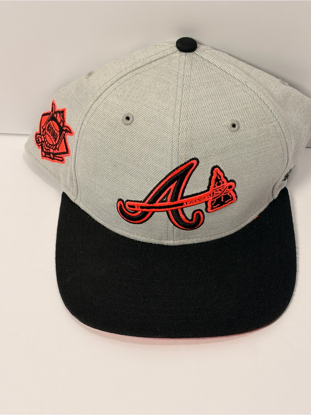 Gray, Pink, and Black Atlanta Braves Baseball Cap - Forty Seven Brand SnapBack